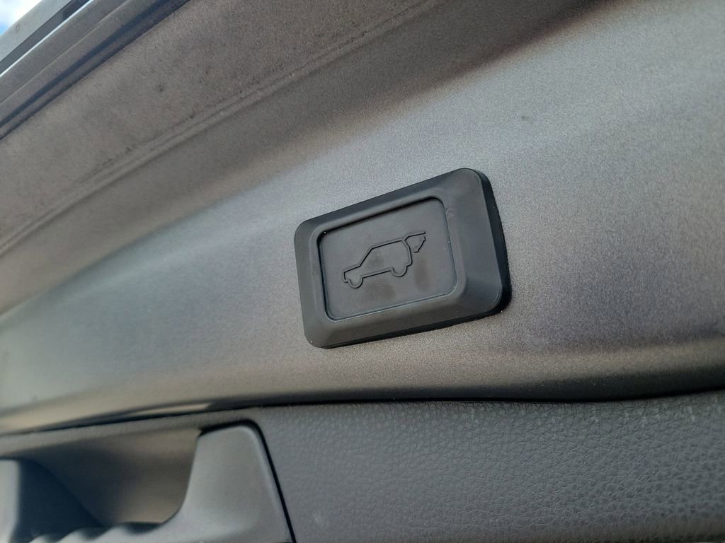 Used 2021 Toyota RAV4 XLE Premium FWD image 12