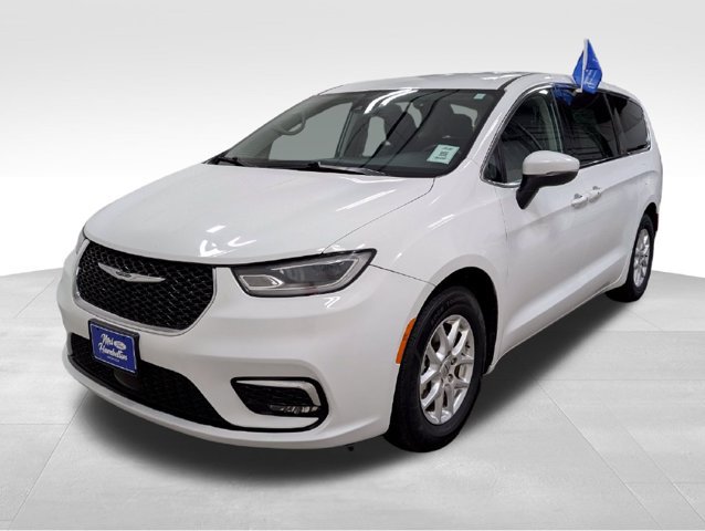 Used 2023 Chrysler Pacifica Touring-L FWD image 15