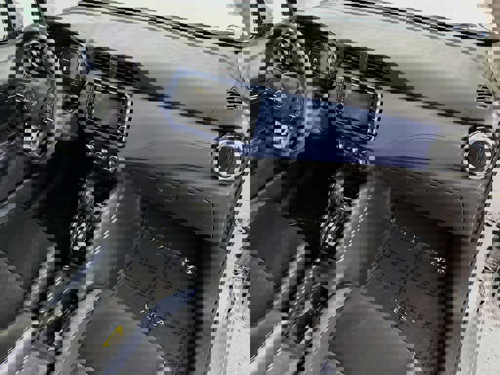 Used 2023 Nissan Versa SV image 29