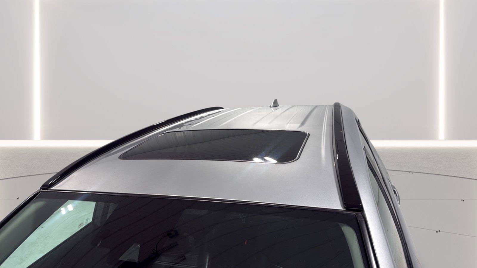 Used 2020 Toyota RAV4 XLE Premium AWD/4WD image 33