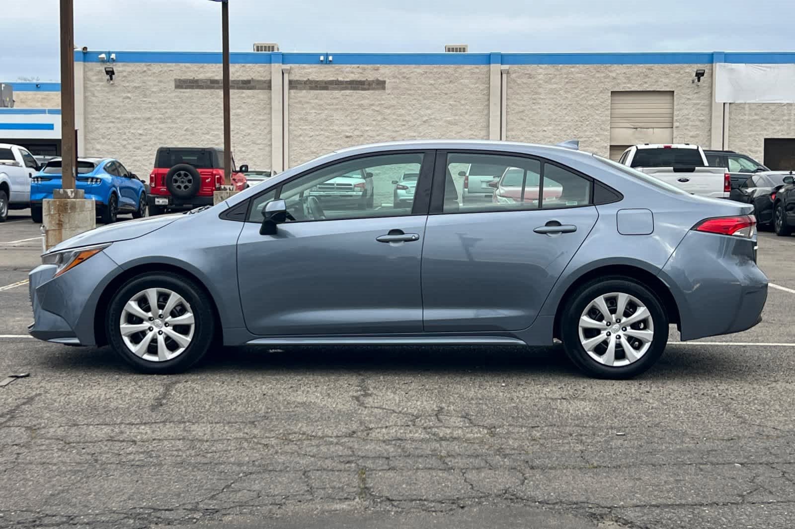 Used 2025 Toyota Corolla LE video 2