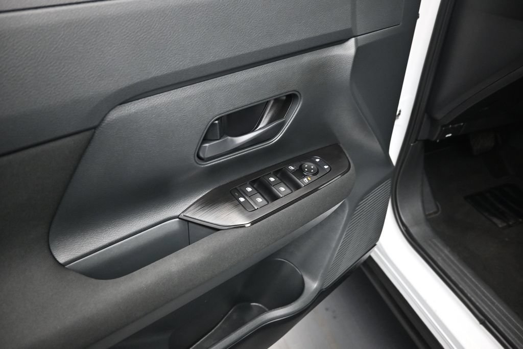Used 2025 Nissan Kicks S FWD image 10