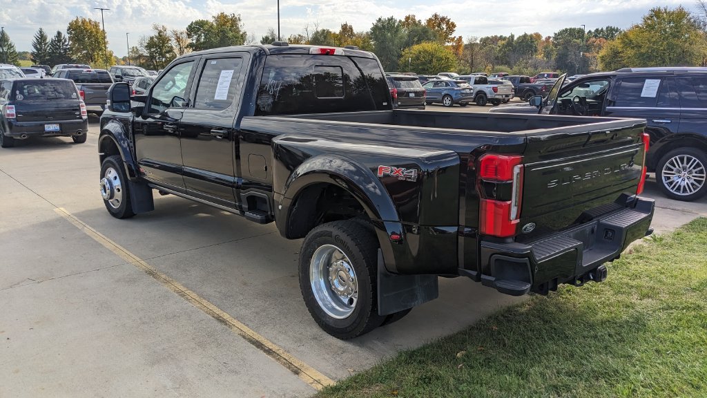 Certified 2025 Ford F450 Platinum w/ FX4 Off-Road Package AWD/4WD image 5