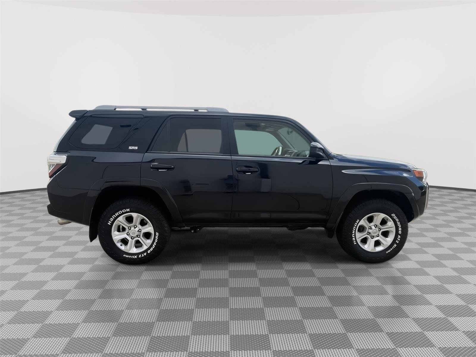 Used 2018 Toyota 4Runner SR5 AWD/4WD image 4