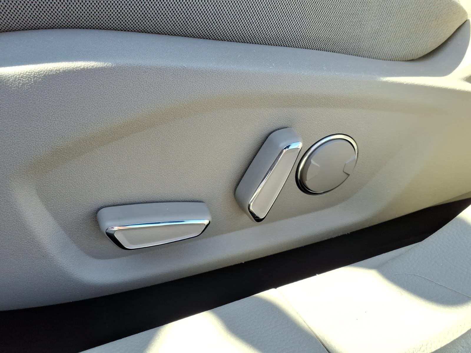 Certified 2020 Ford Fusion SE FWD image 12