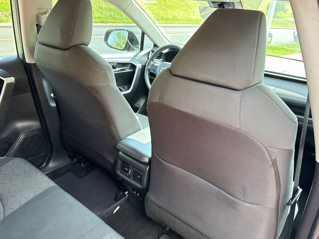 Used 2021 Toyota RAV4 XLE AWD/4WD image 27
