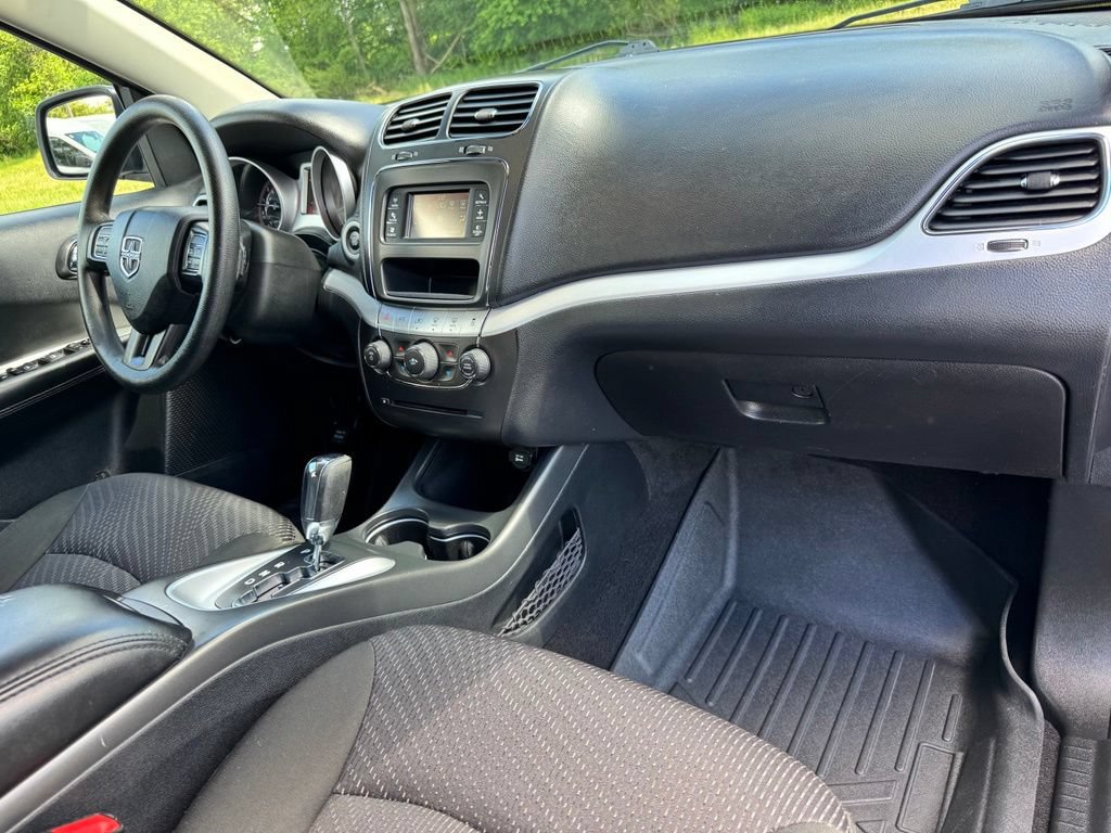 Used 2019 Dodge Journey SE FWD image 18