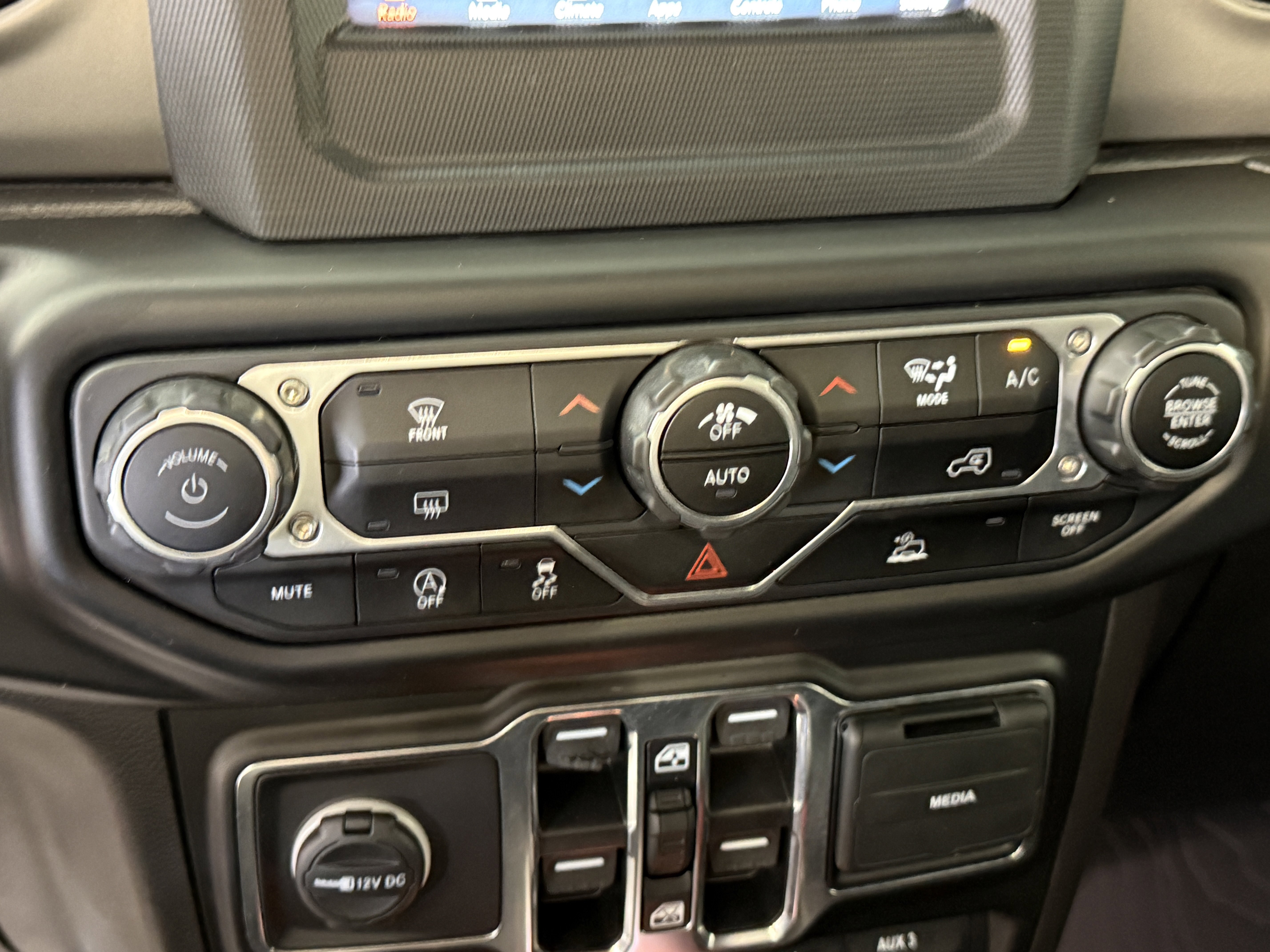 Used 2021 Jeep Gladiator Sport AWD/4WD image 19