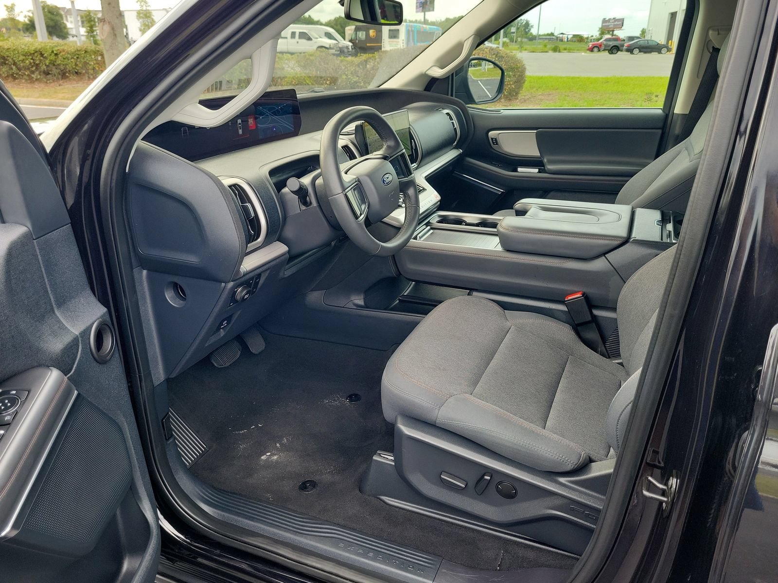 Certified 2025 Ford Expedition Active AWD/4WD image 18