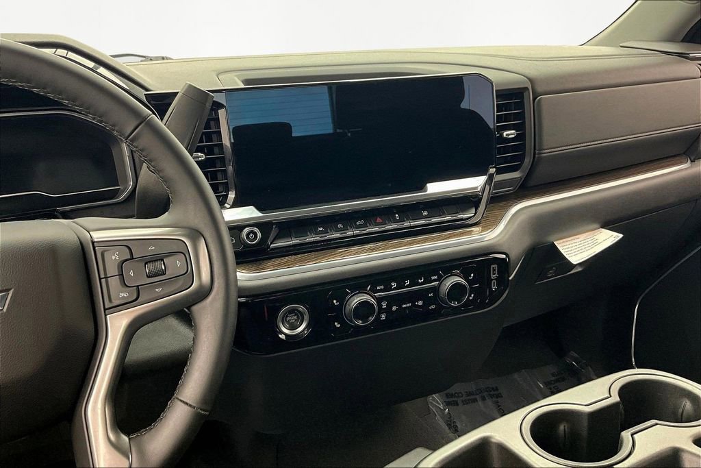 Used 2024 Chevrolet Silverado 1500 LT image 8