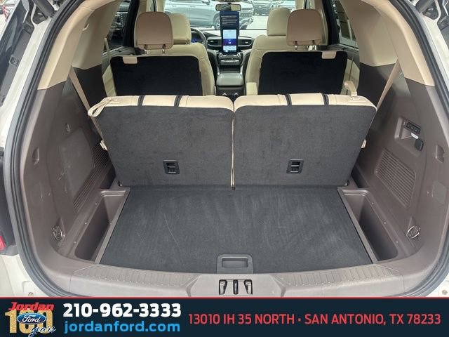 Certified 2023 Ford Explorer Platinum w/ Premium Technology Package AWD/4WD image 9