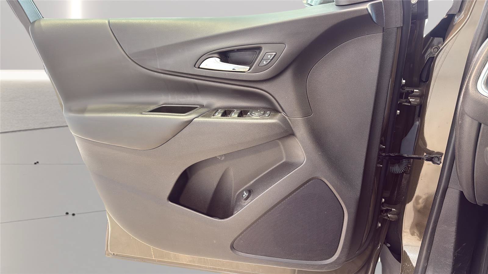 Used 2024 Chevrolet Equinox LT FWD image 21