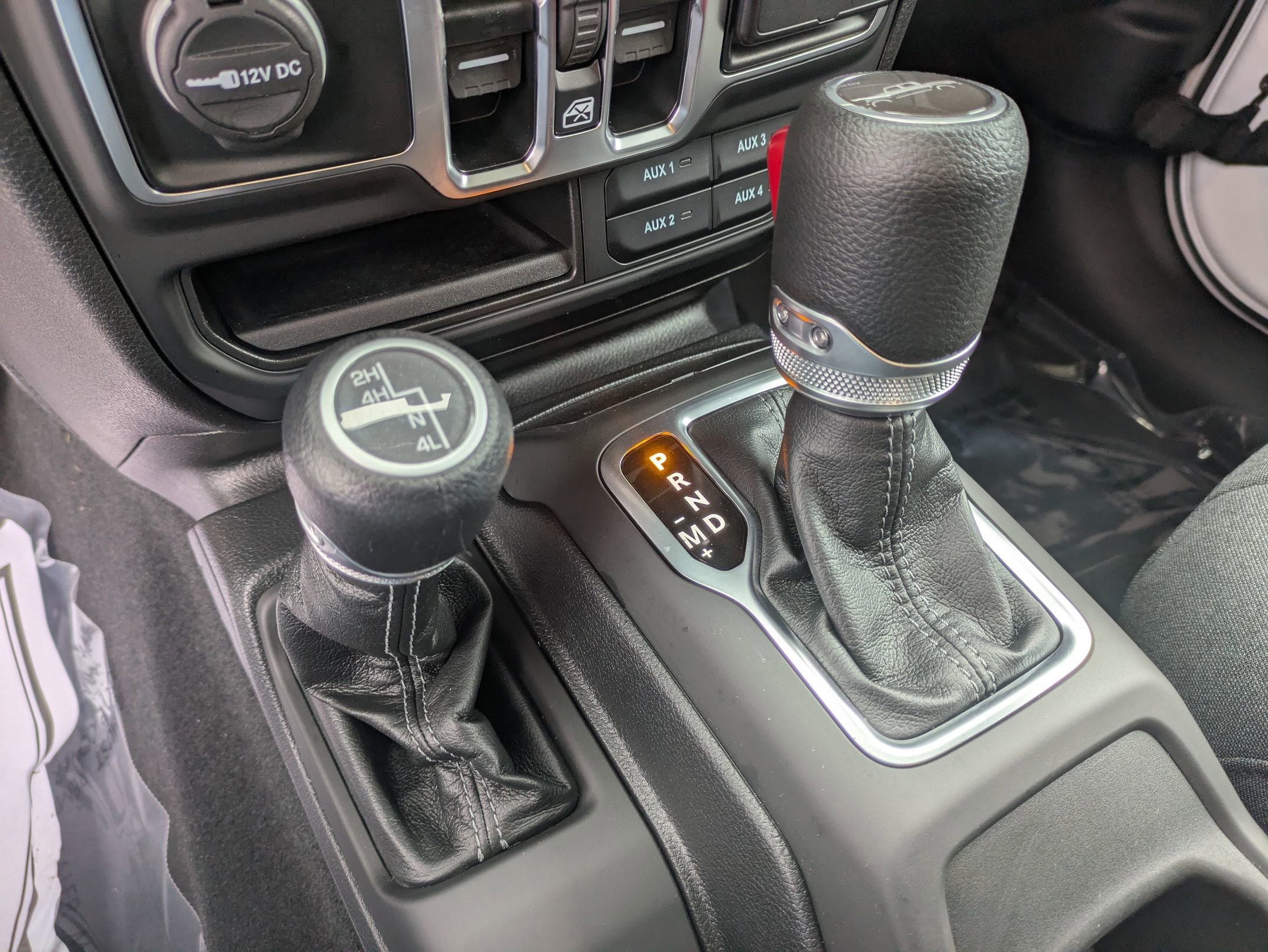 Used 2025 Jeep Gladiator Sport image 19