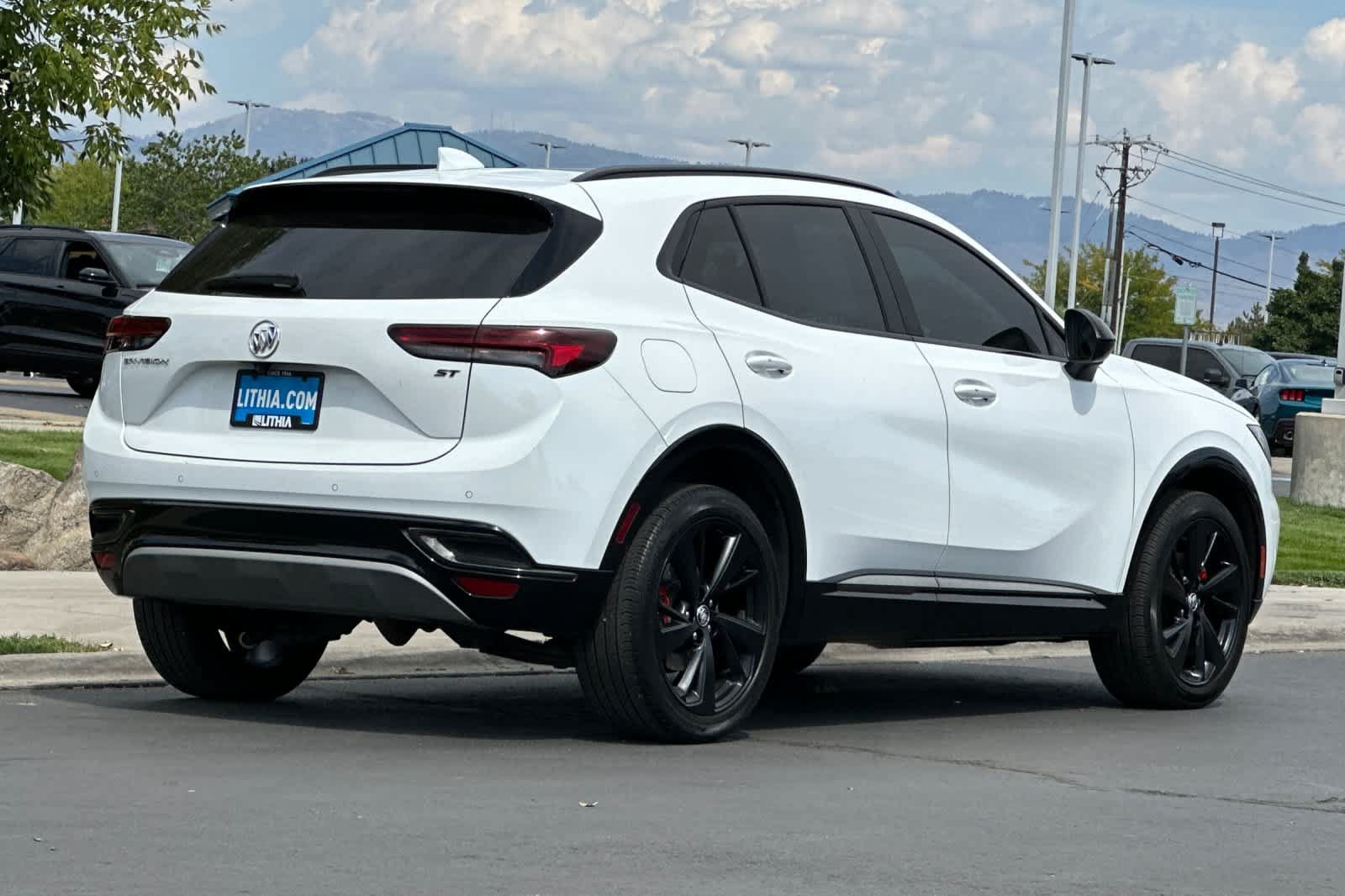 Used 2022 Buick Envision Essence w/ Technology Package I FWD image 2