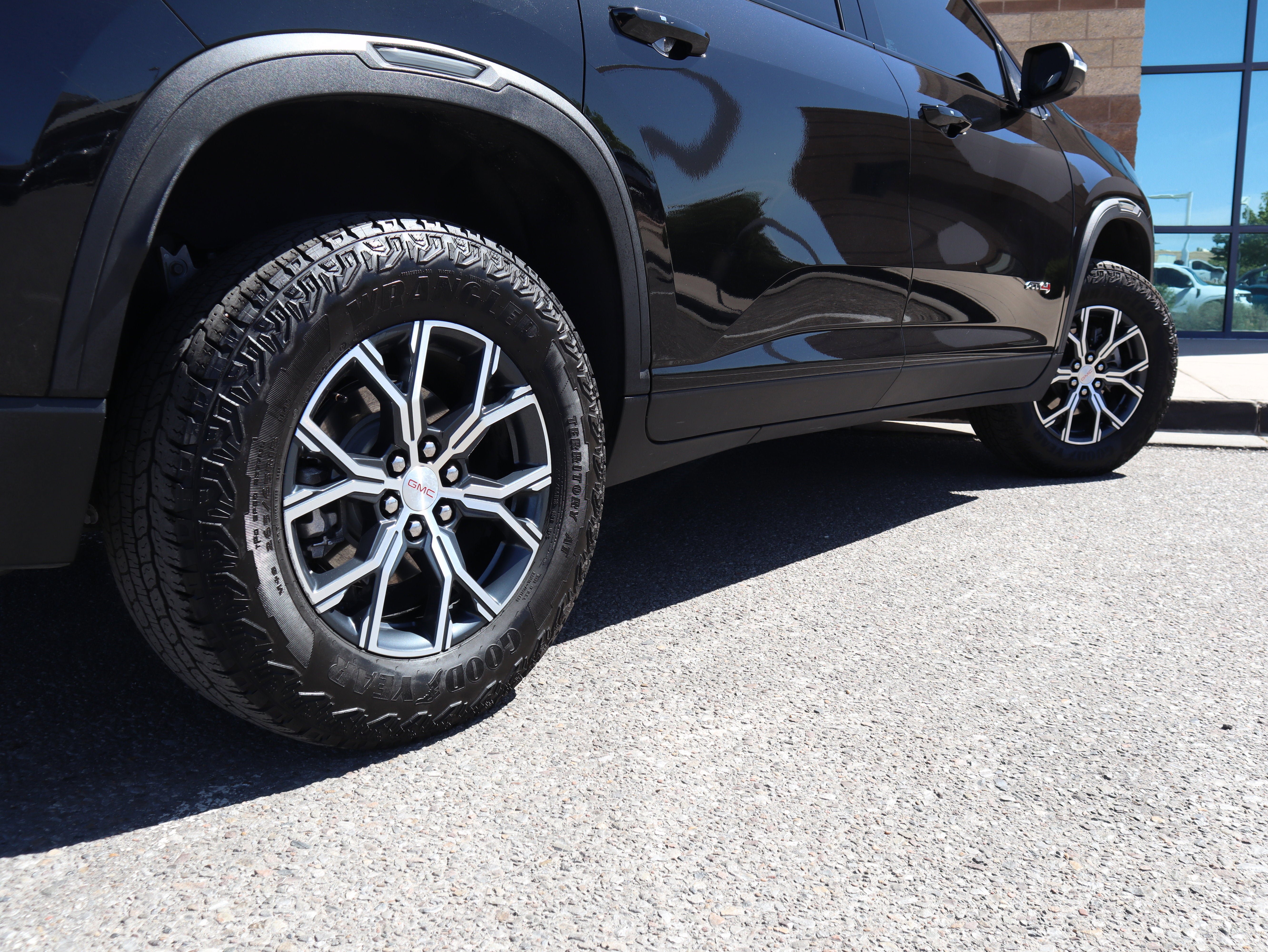 Used 2024 GMC Acadia AT4 w/ Luxury Package AWD/4WD image 11