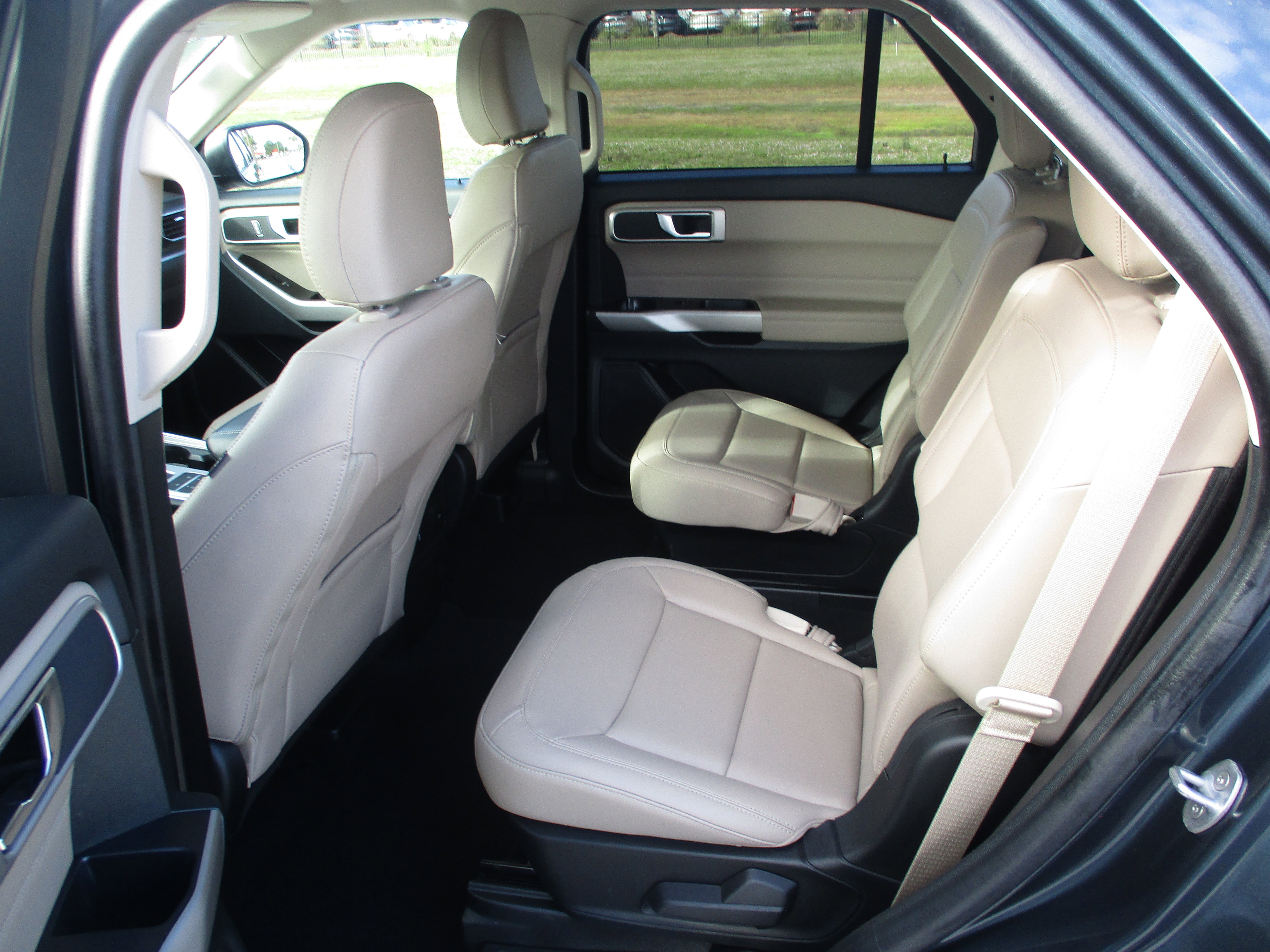 Certified 2024 Ford Explorer XLT w/ Equipment Group 202A image 11