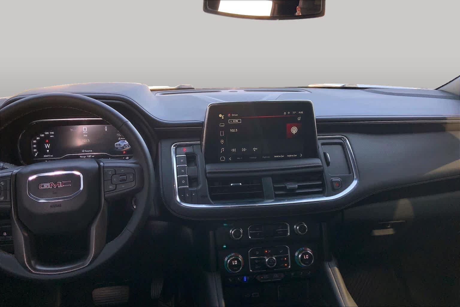 Used 2024 GMC Yukon AT4 w/ Technology Package AWD/4WD image 7
