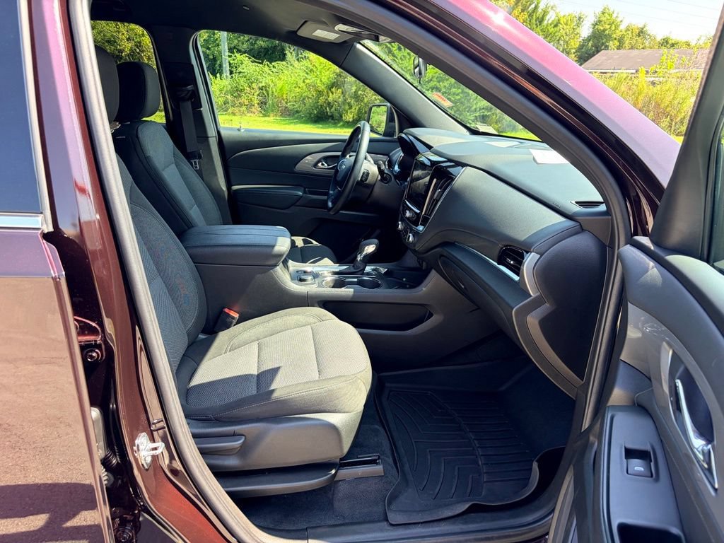 Used 2023 Chevrolet Traverse LT FWD image 22