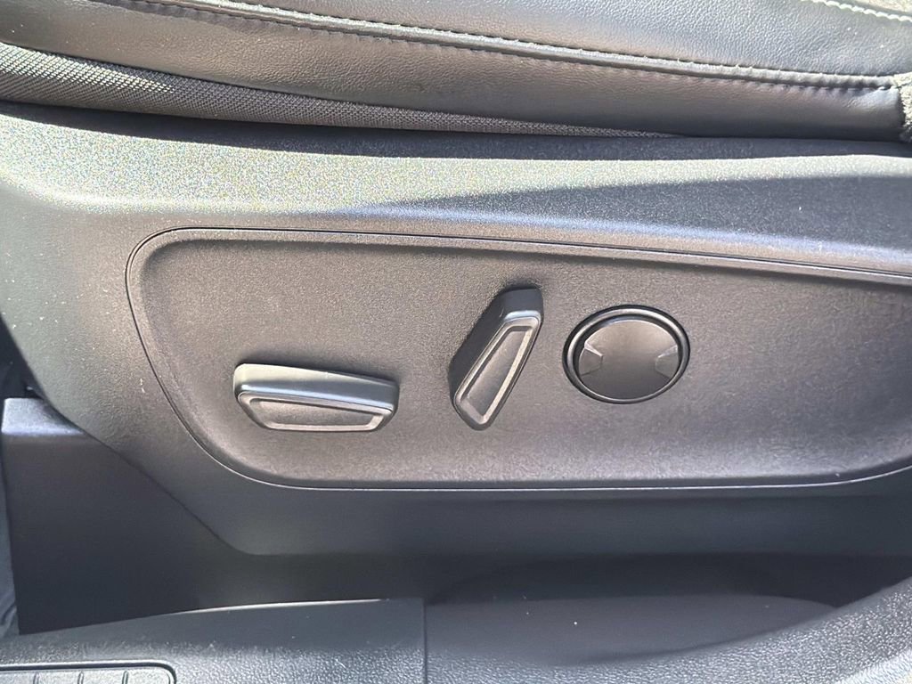 Certified 2025 Ford Escape SE FWD image 22