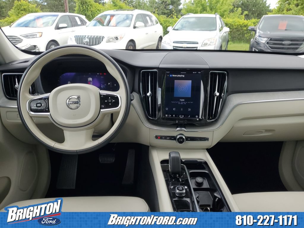 Used 2023 Volvo XC60 B5 Plus AWD/4WD image 15