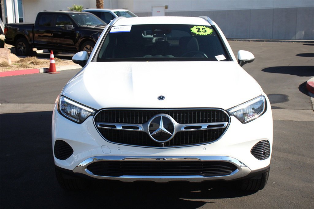 Used 2025 Mercedes-Benz GLC 300 4MATIC image 11
