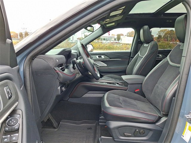 Certified 2025 Ford Explorer ST image 13