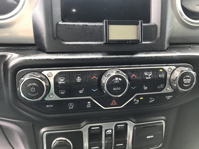 Used 2018 Jeep Wrangler Unlimited Sahara w/ Cold Weather Group image 14