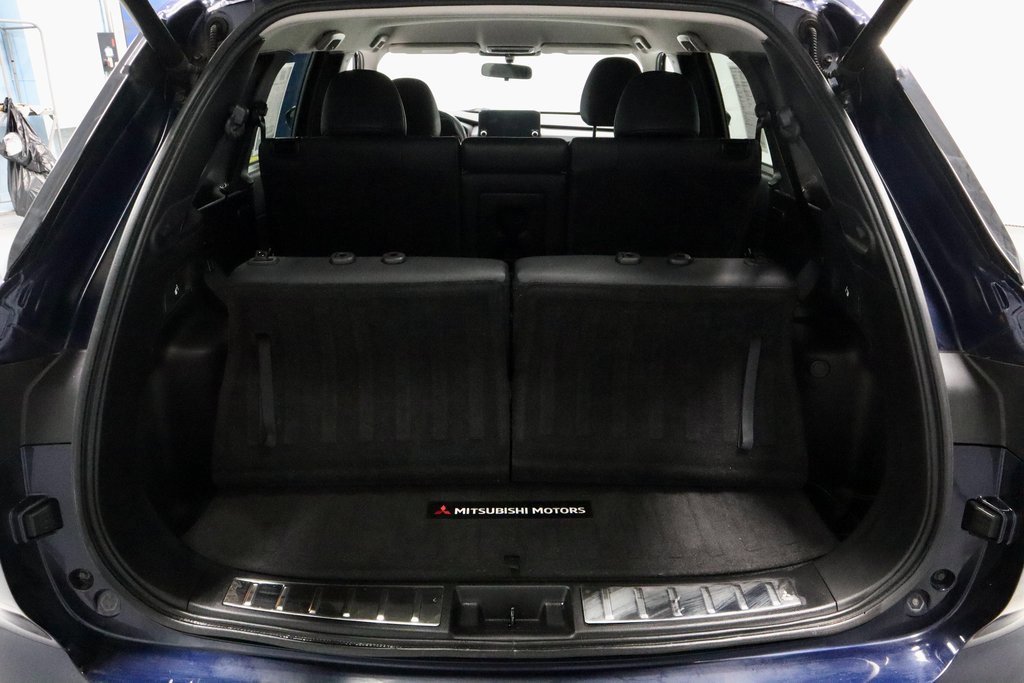 Used 2022 Mitsubishi Outlander SE image 18