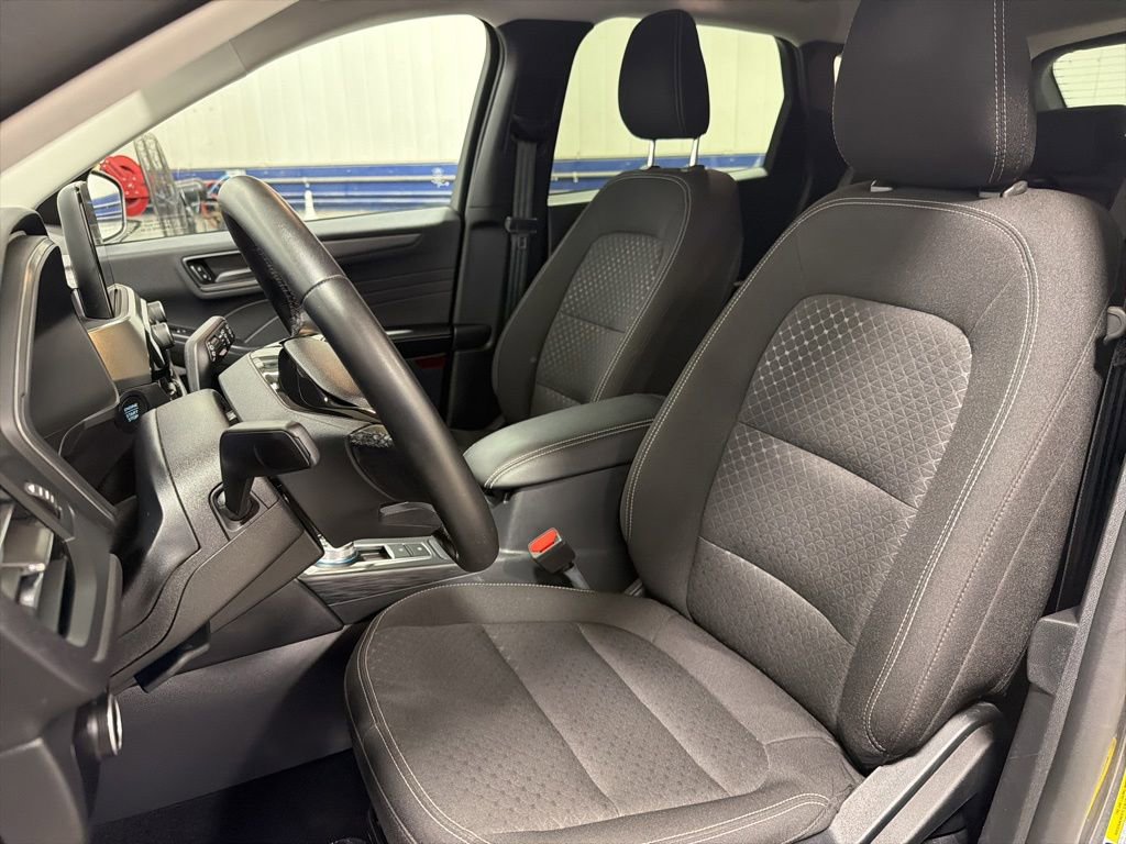 Certified 2025 Ford Escape Active AWD/4WD image 14