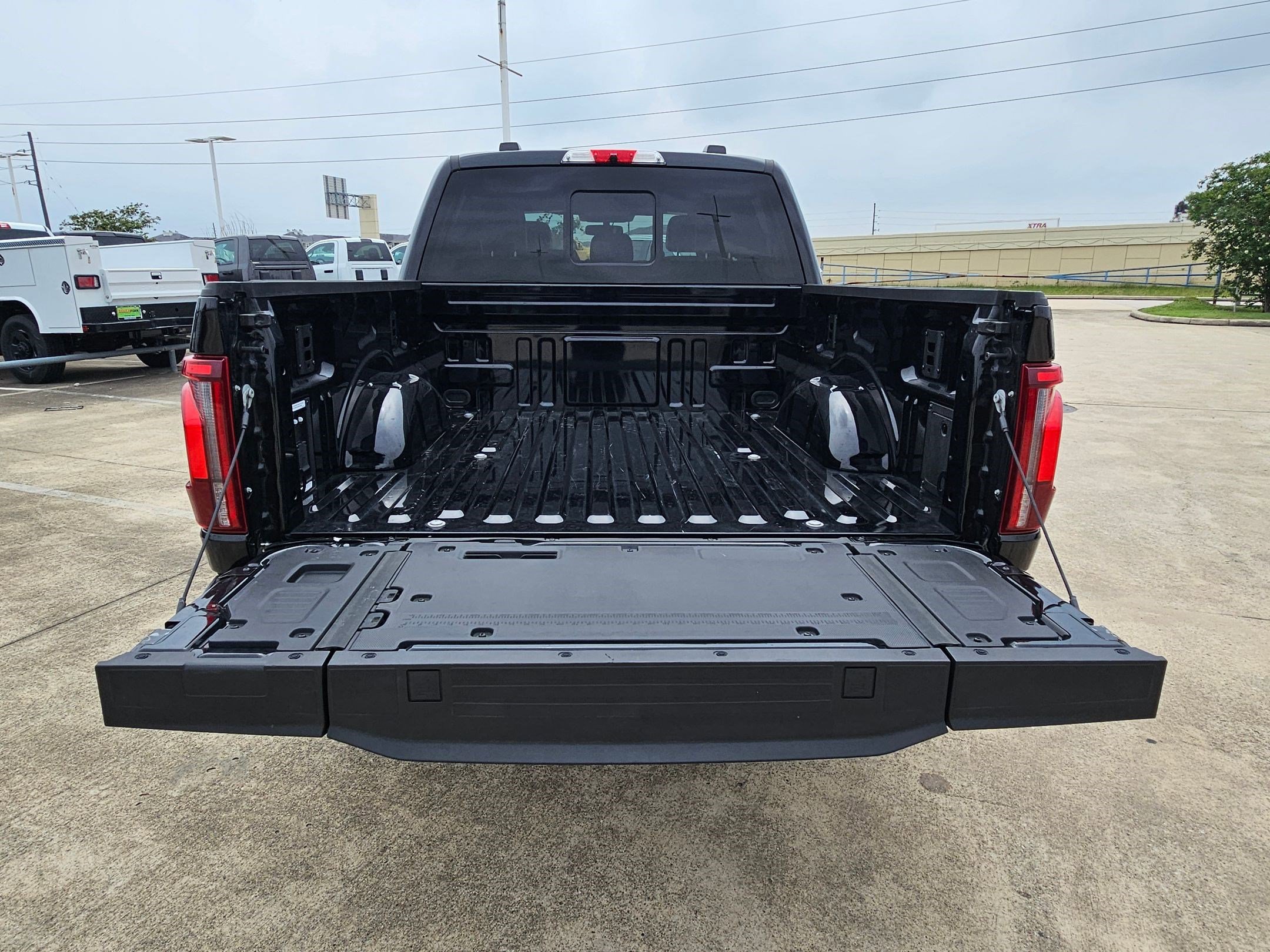 Certified 2025 Ford F150 Platinum w/ Equipment Group 702A High AWD/4WD image 31