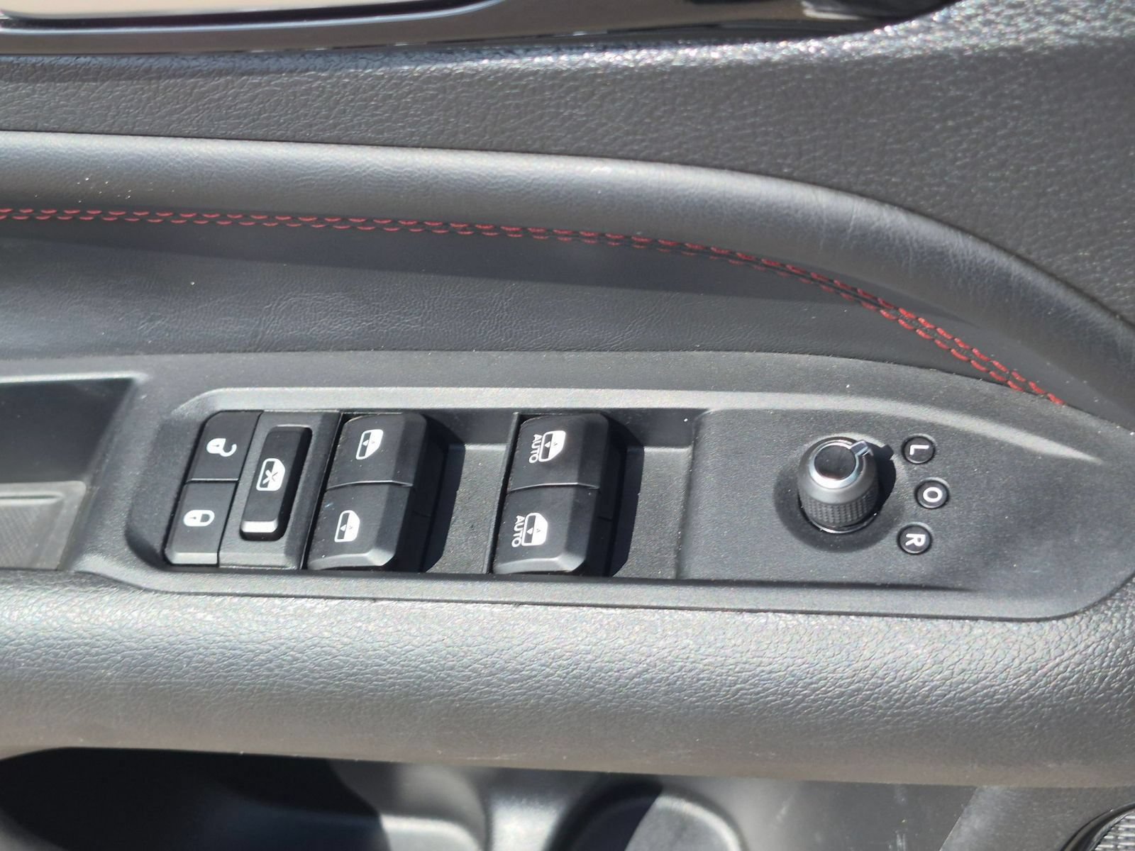 Used 2025 Jeep Compass Trailhawk AWD/4WD image 15