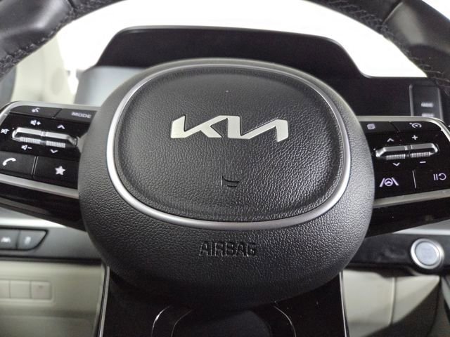 Used 2022 Kia Carnival LX image 22