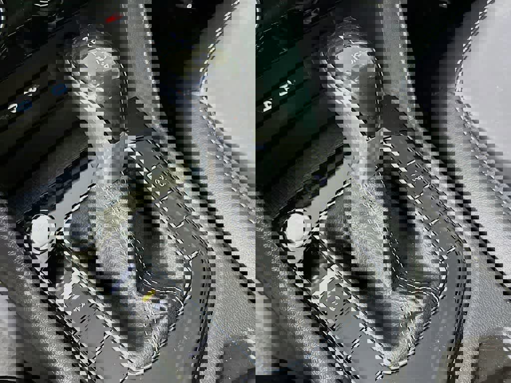 Used 2023 Volkswagen Taos SE w/ Panoramic Sunroof Package image 22