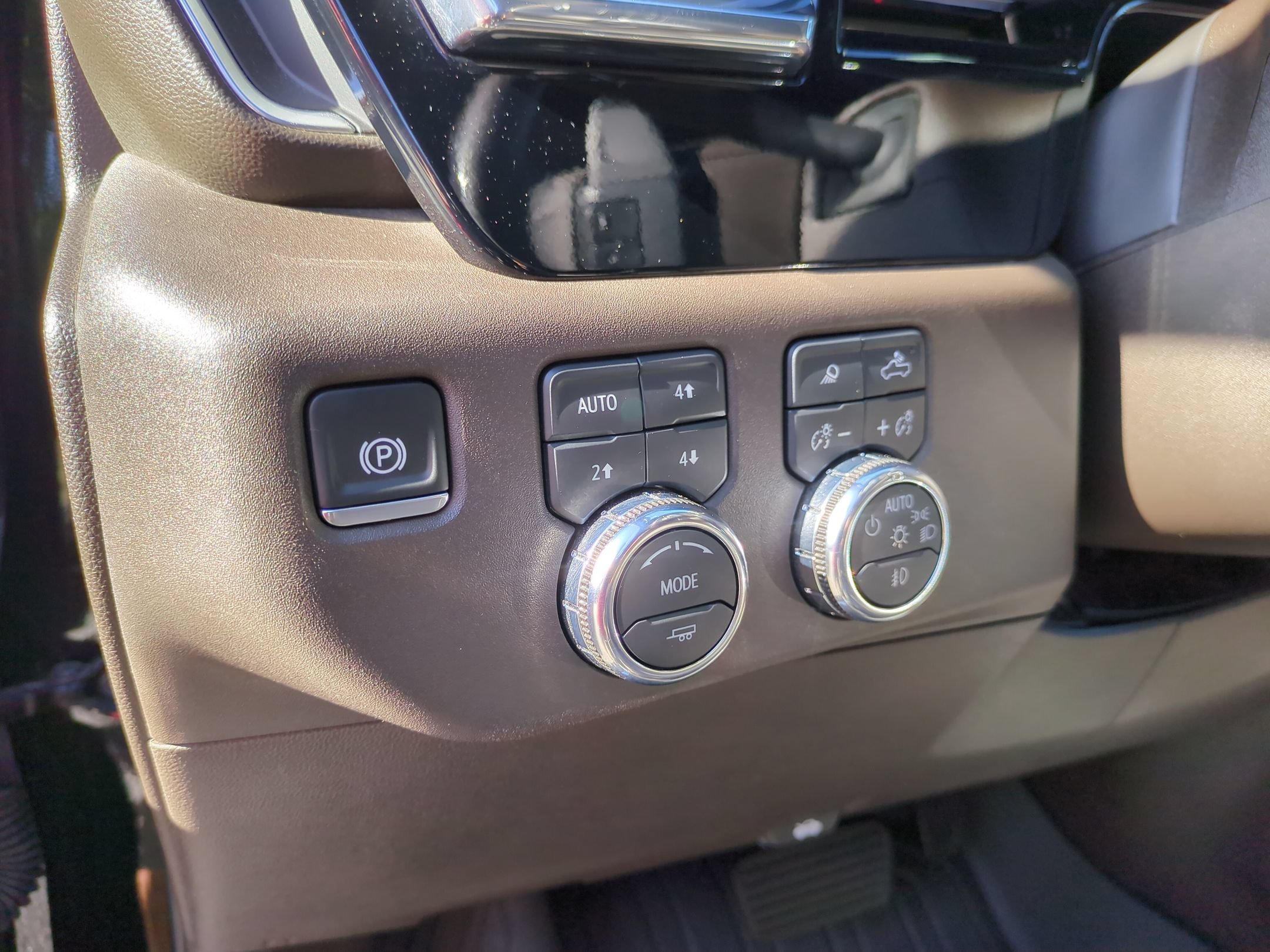 Used 2025 GMC Sierra 1500 SLT w/ SLT Premium Plus Package AWD/4WD image 18