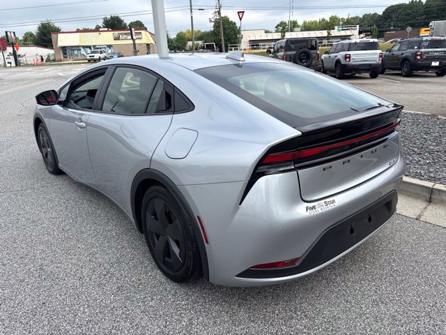 Used 2025 Toyota Prius LE FWD image 6