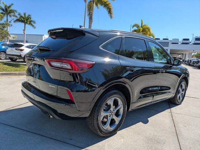 Certified 2023 Ford Escape ST-Line AWD/4WD image 4