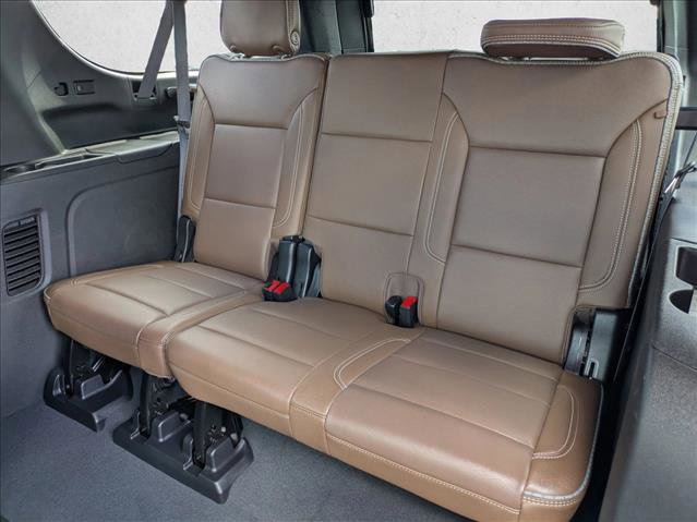 Used 2024 Chevrolet Suburban High Country image 23