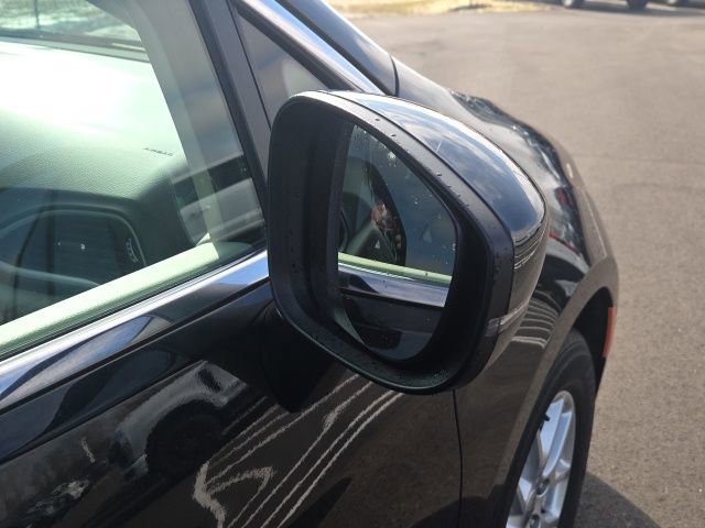 Used 2023 Chrysler Pacifica Touring-L image 10