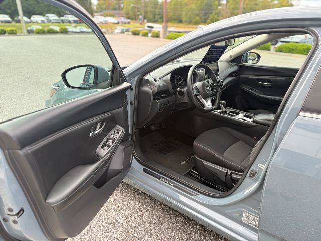 Used 2025 Nissan Sentra SV FWD image 9