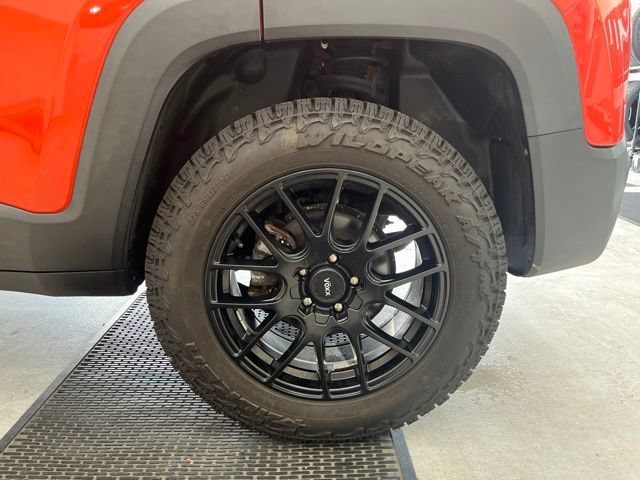Used 2018 Jeep Renegade Trailhawk w/ UConnect 8.4 Nav Group AWD/4WD image 11