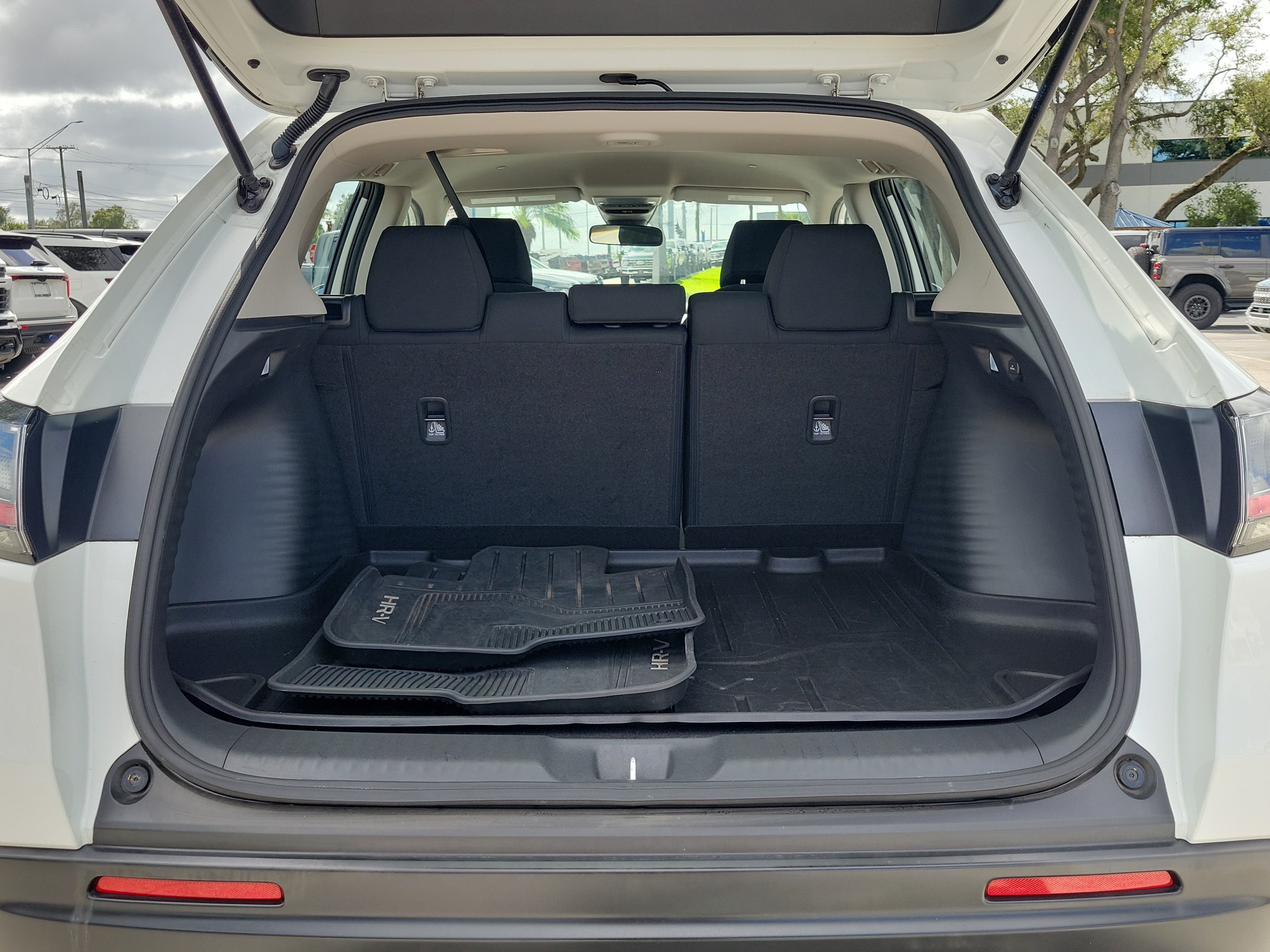 Used 2023 Honda HR-V LX image 10
