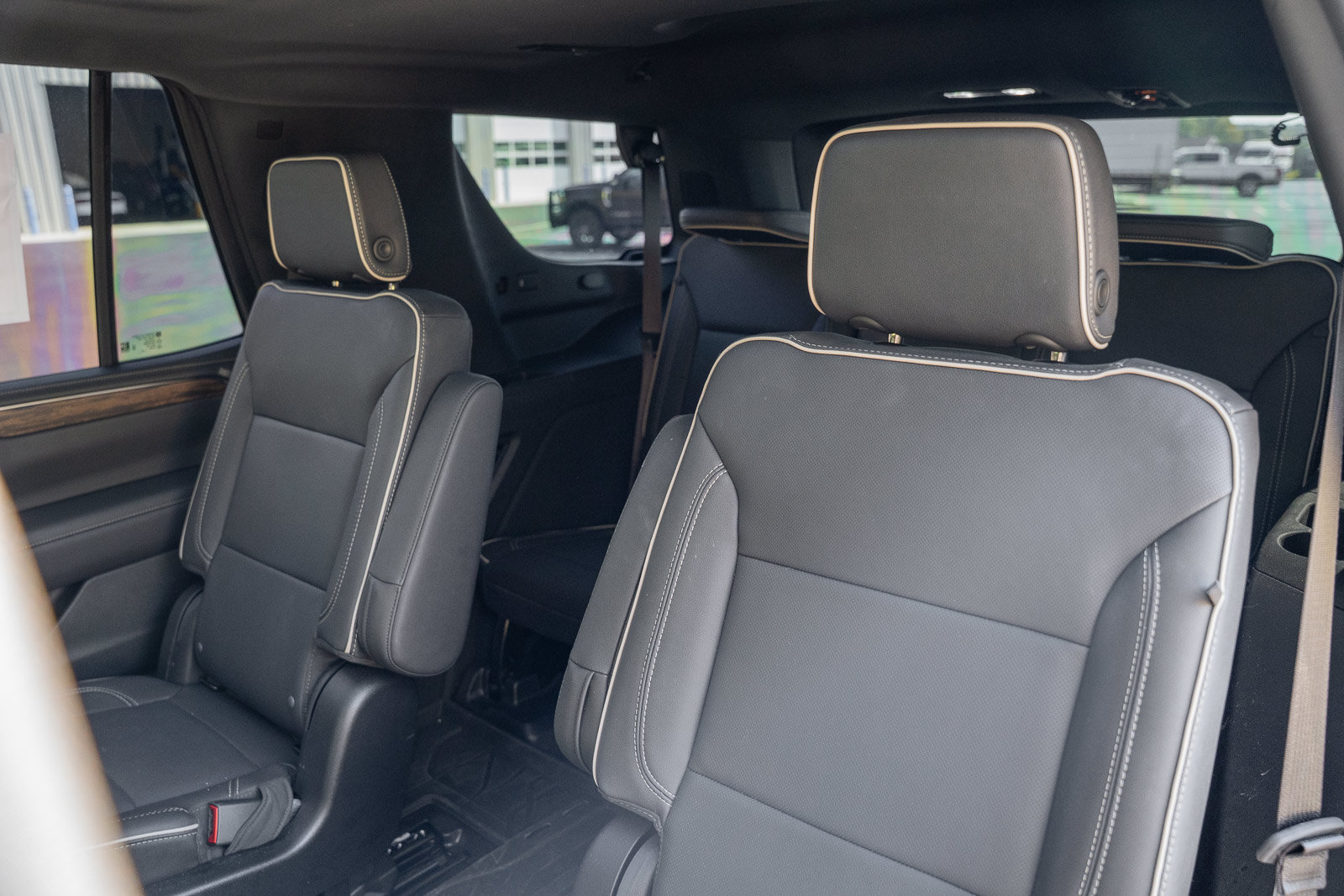 Used 2024 Chevrolet Tahoe Premier w/ Premium Package RWD image 34