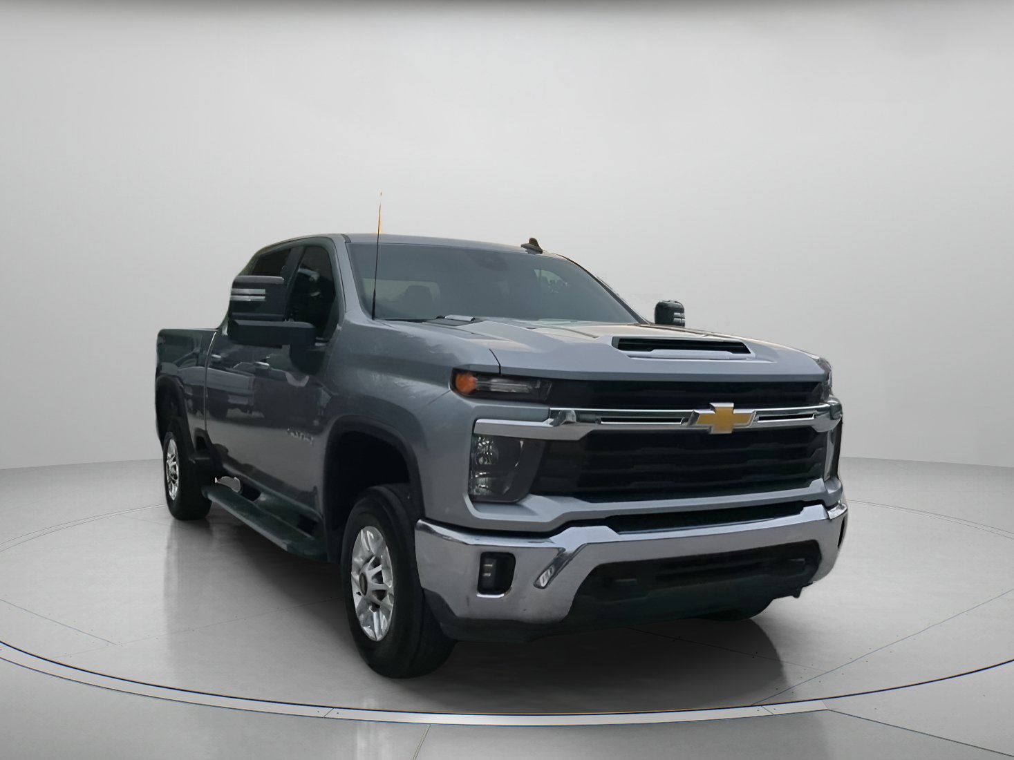 Used 2025 Chevrolet Silverado 2500 LT w/ Convenience Package AWD/4WD image 4