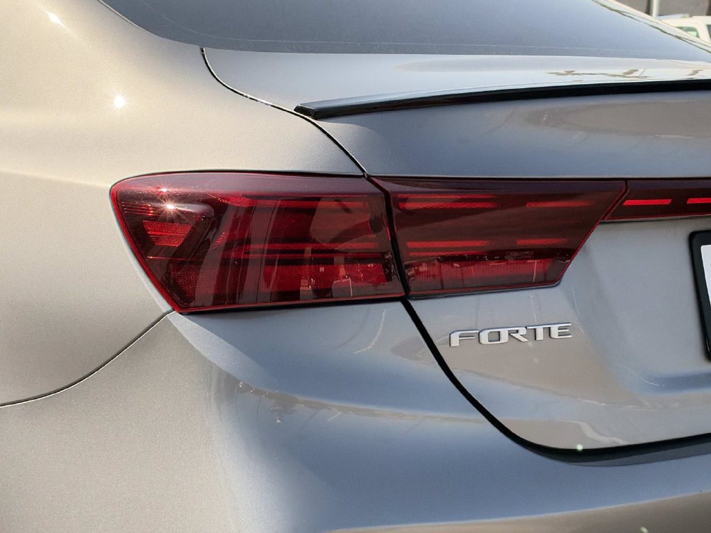 Used 2023 Kia Forte GT-Line w/ GT-Line Premium Package FWD image 8