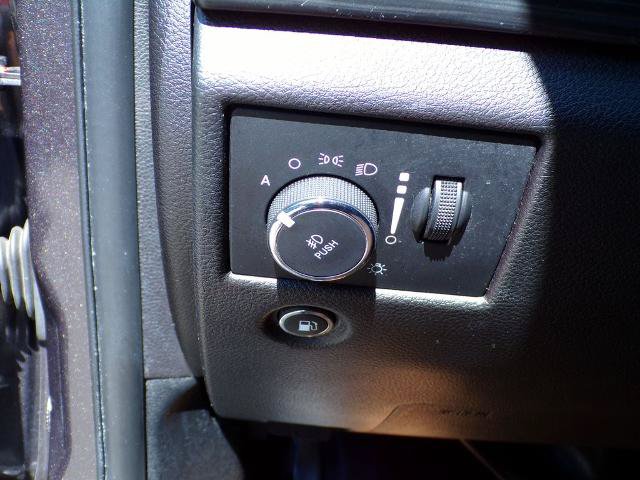 Used 2019 Jeep Grand Cherokee Laredo AWD/4WD image 17