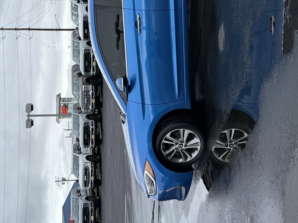 Used 2017 Hyundai Elantra Limited image 10