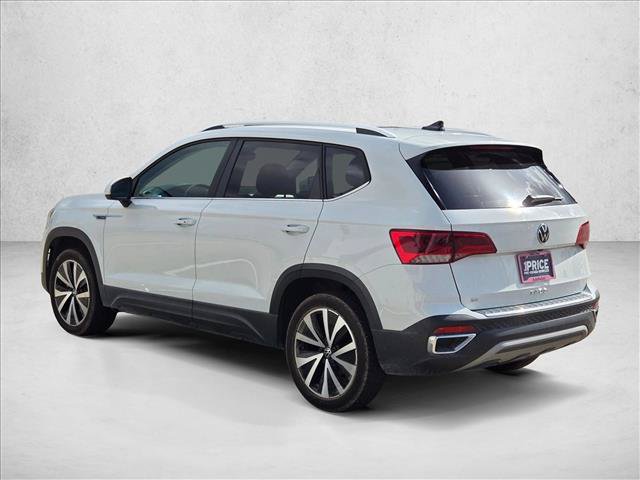 Used 2024 Volkswagen Taos SE w/ Panoramic Sunroof Package FWD image 8