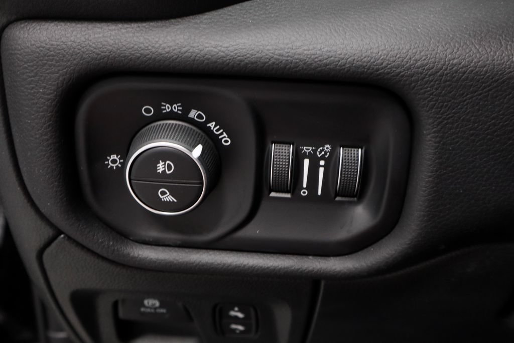 Used 2025 RAM 1500 Laramie w/ Sport Appearance Package AWD/4WD image 28