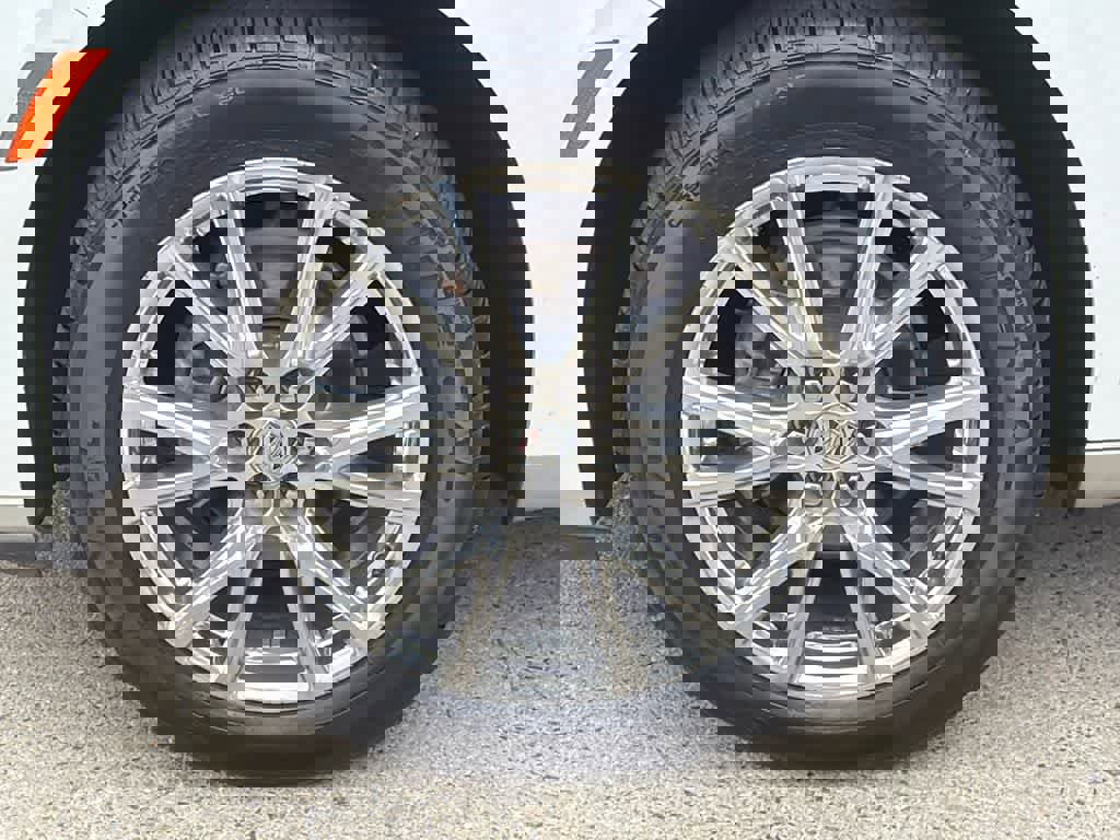 Used 2023 Buick Enclave Essence w/ Experience Buick Package image 9