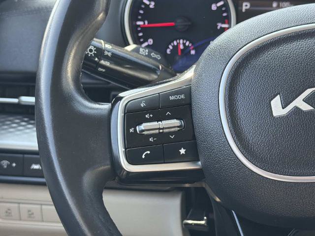 Used 2023 Kia Carnival LX FWD image 13